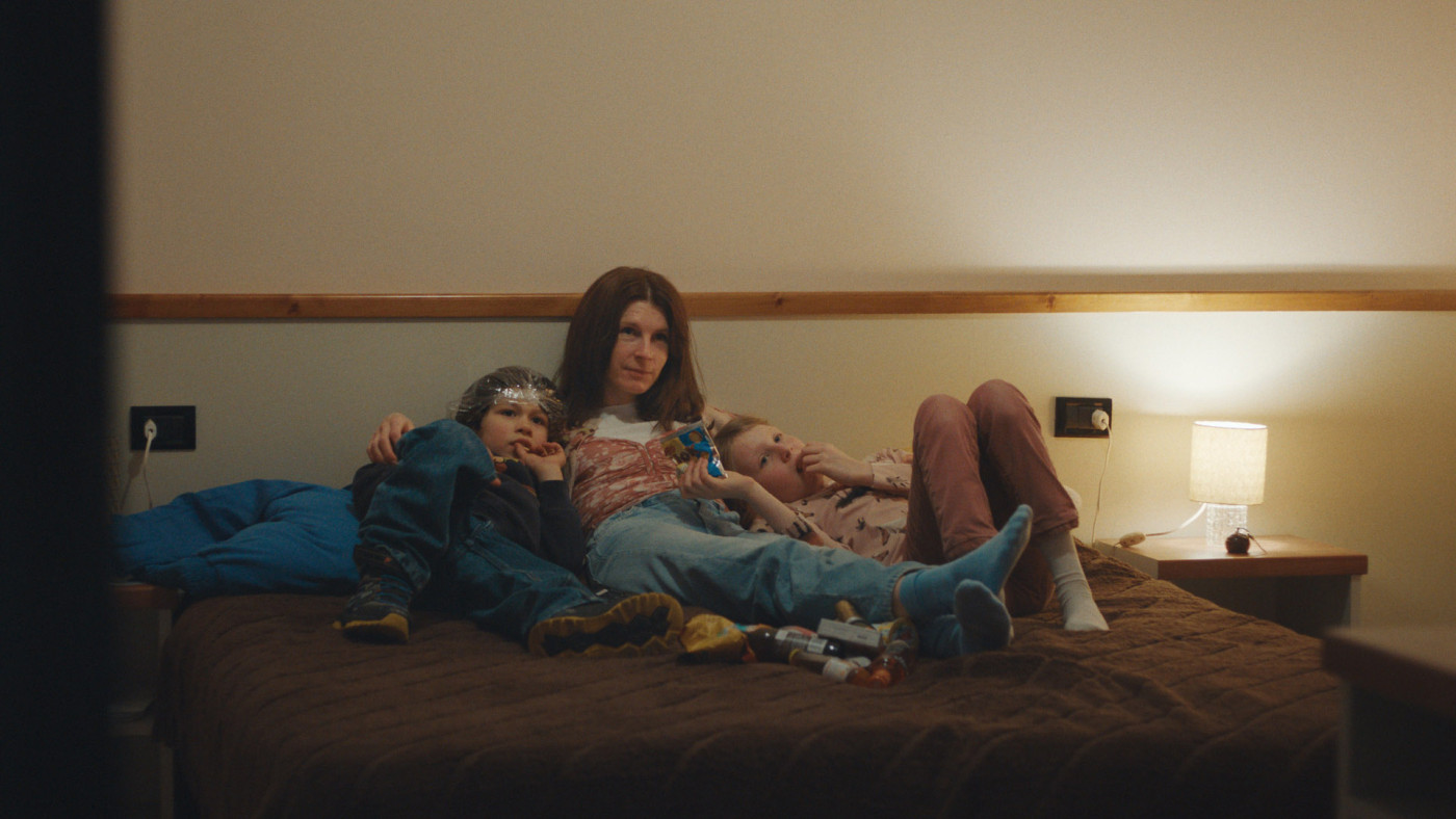 There are about 1.4 million people out of 9 million in Switzerland who are affected by poverty or on the edge of it, like Anna Schintz's character in 'A Happy Family'.