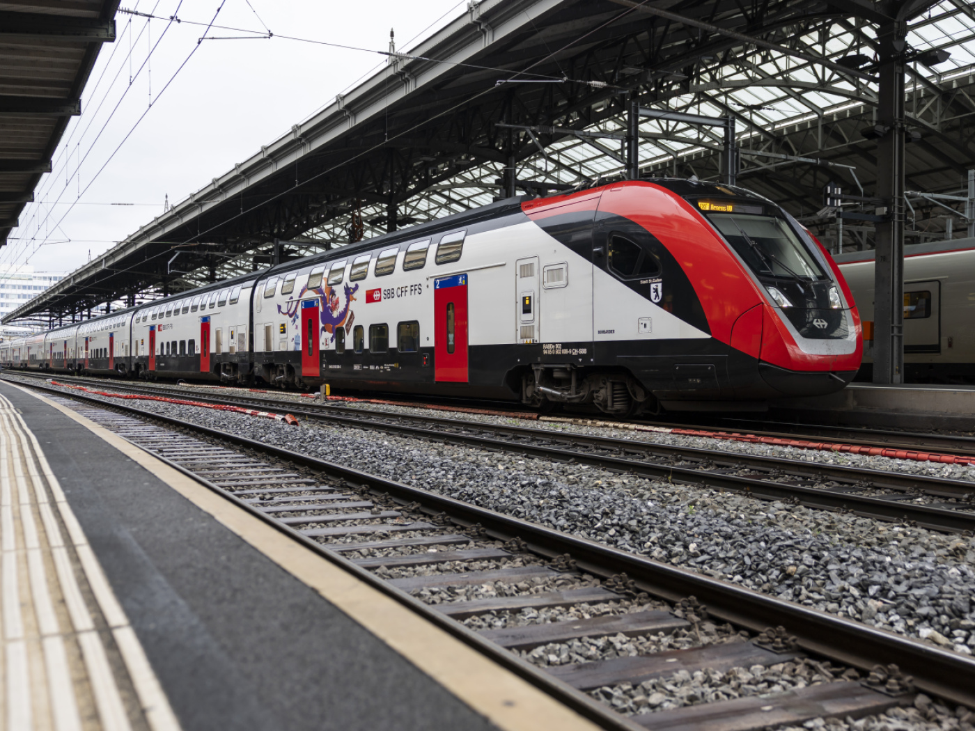 Swiss train travel breaks passenger numbers record