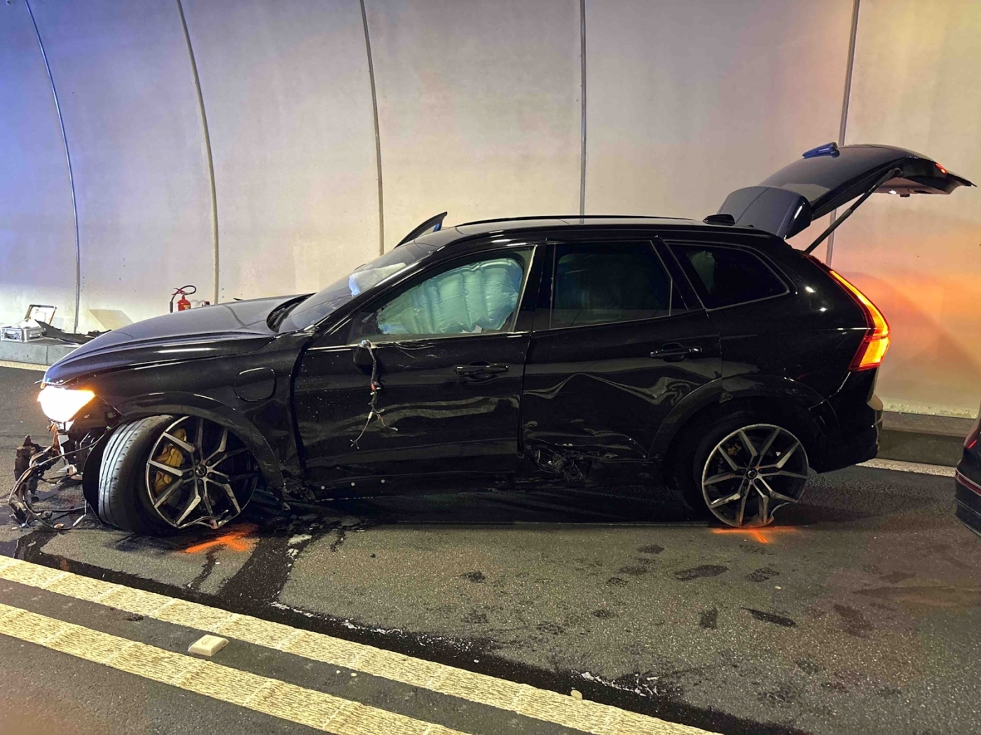 A serious collision led to the closure of the San Bernardino Tunnel in the canton of Graubünden
