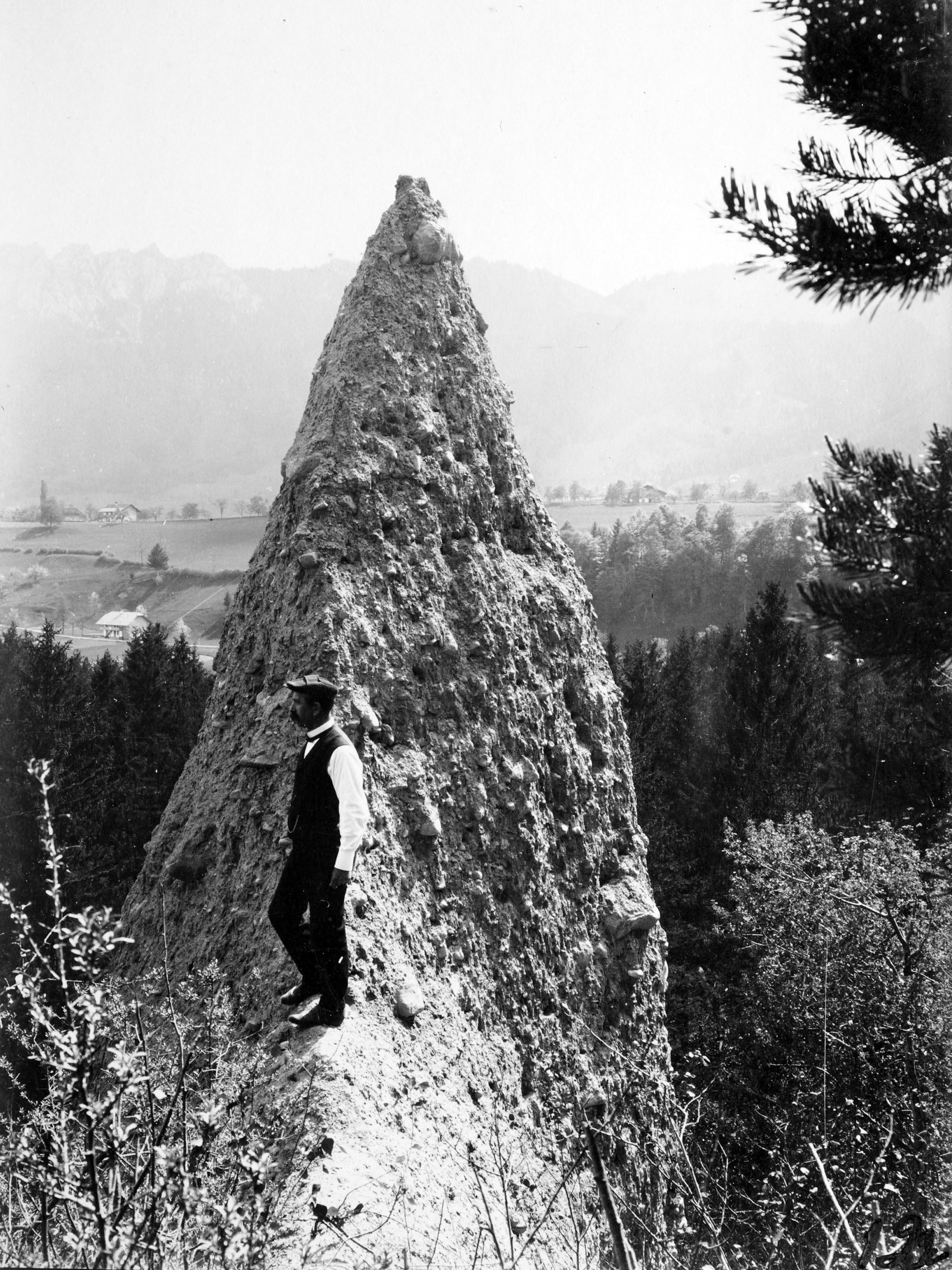 Wuillemin on his ‘earth pyramid’ on Strättli Hill near Thun. (Photo: courtesy of ADB)