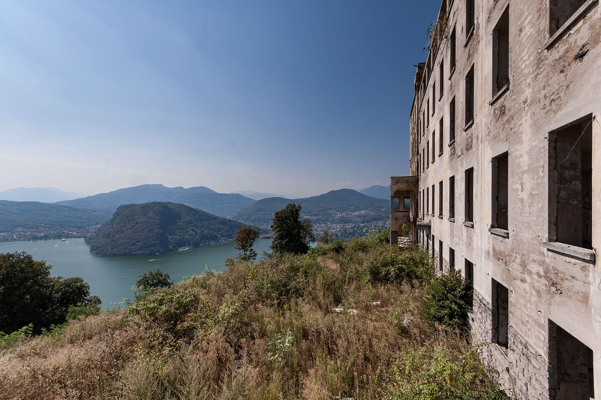 Palazzo e vista lago.