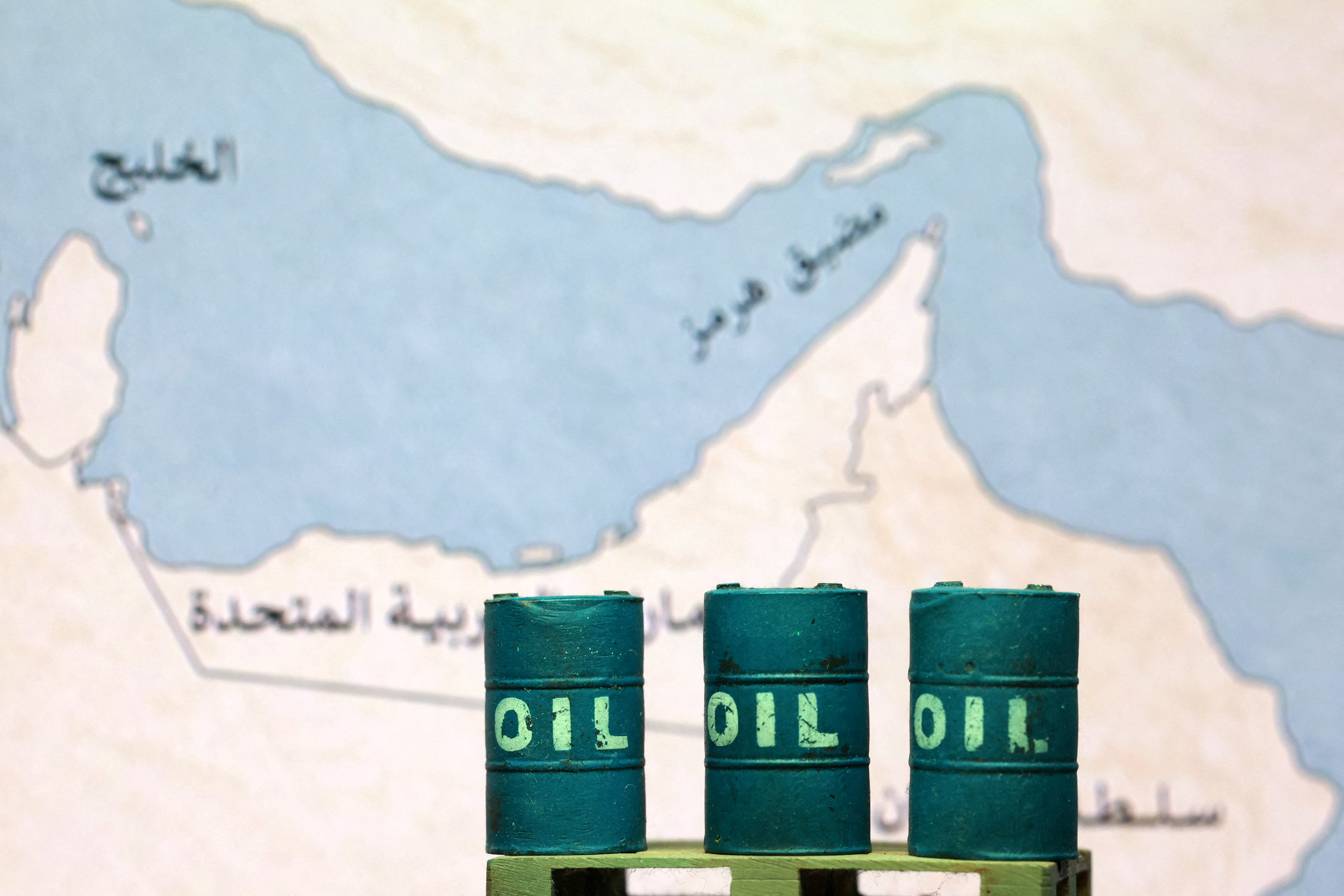الإمارات: إيران استهدفت ناقلتي نفط بمضيق هرمز ومقتل بحار