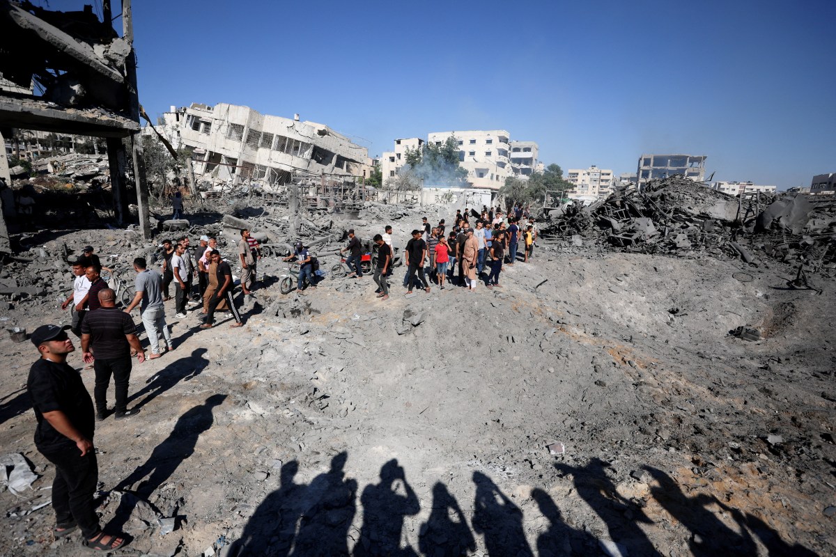 مسؤولون: مقتل 10 في غزة بنيران إسرائيلية بينهم طفل