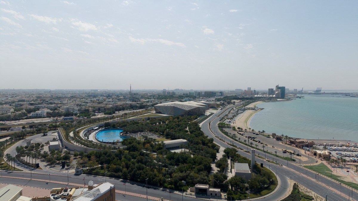الجيش الكويتي: إيران استهدفت سفينة حربية وإصابة 4 جنود