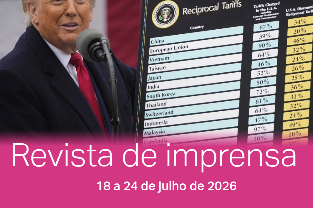 Donald Trump com um cartaz