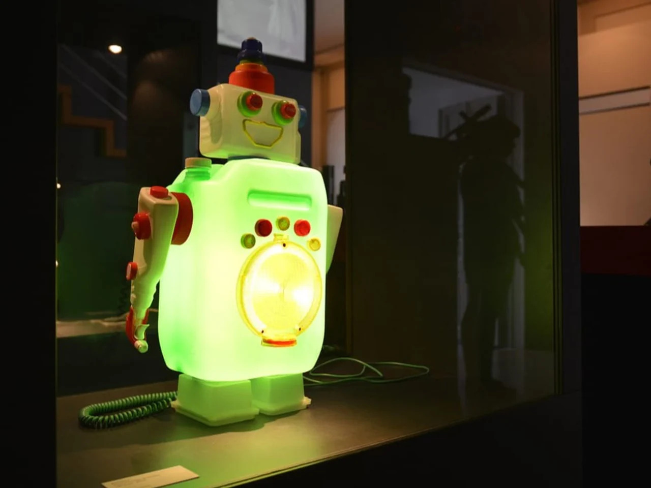 Roboteralarm! Die Maison d’Ailleurs zeigt klassisches Science-Fiction-Material …
