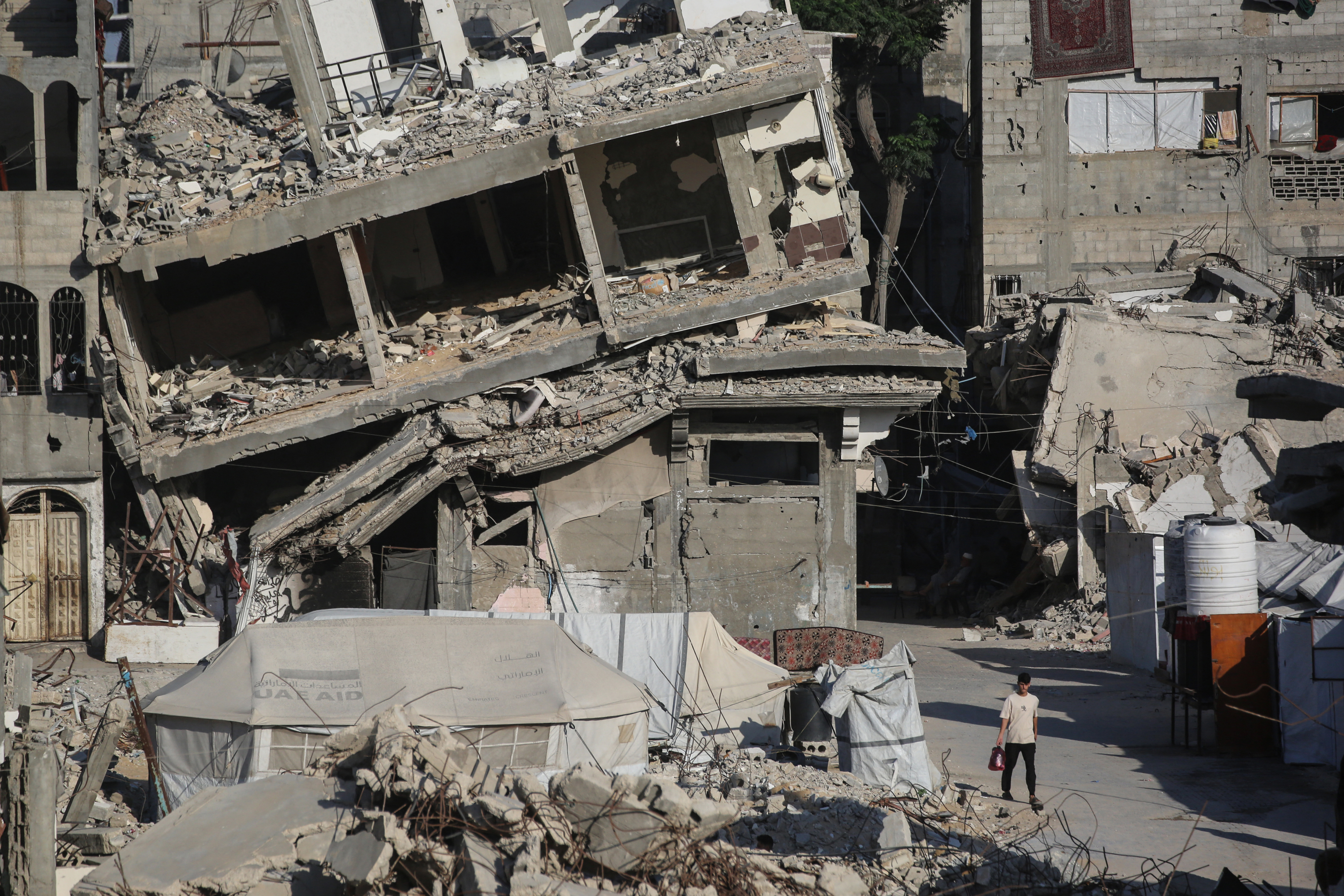 صورة جوية لمبانٍ مدمرة في غزة