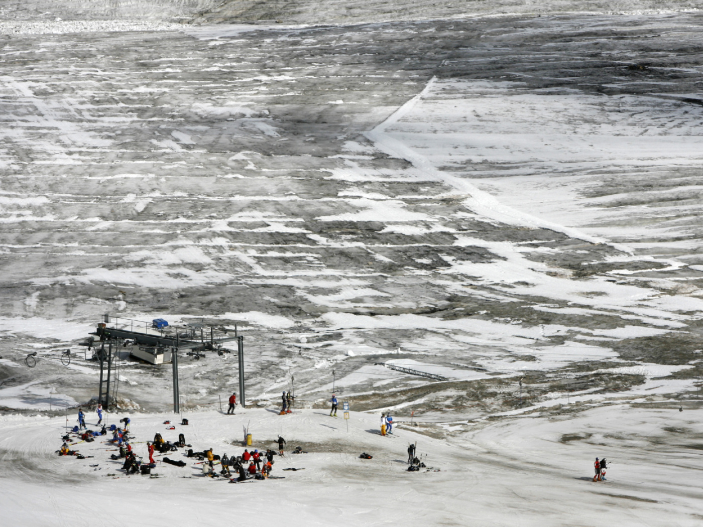 Following Zermatt, Saas-Fee has also suspended summer skiing