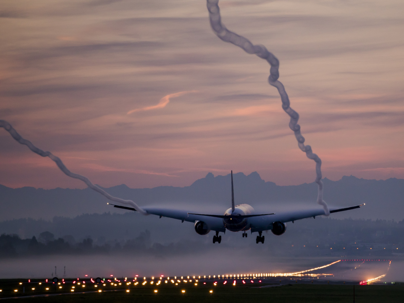 aereo in fase di atterraggio