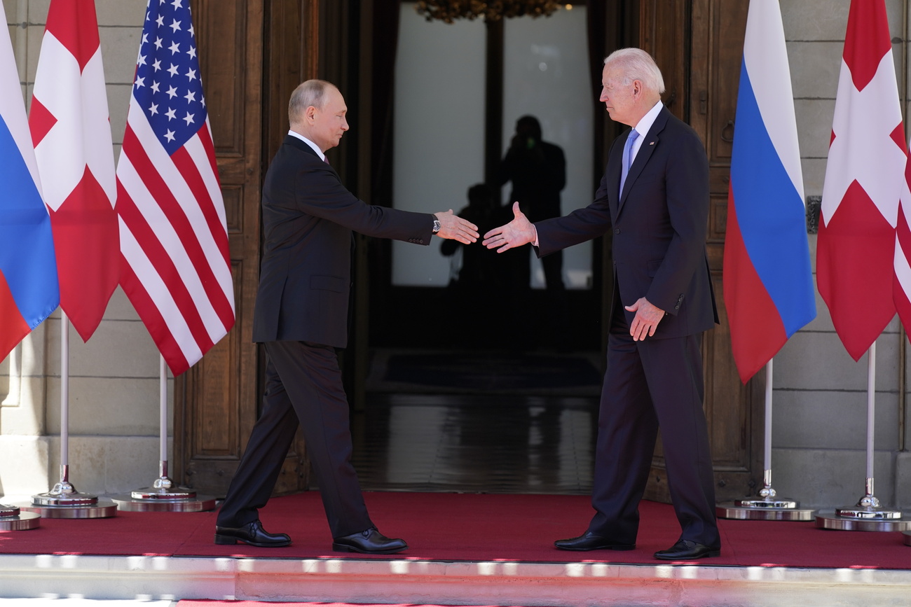 El presidente ruso, Vladímir Putin, y el presidente estadounidense, Joe Biden, reunidos en Villa La Grange, en Ginebra, el 16 de junio de 2021
