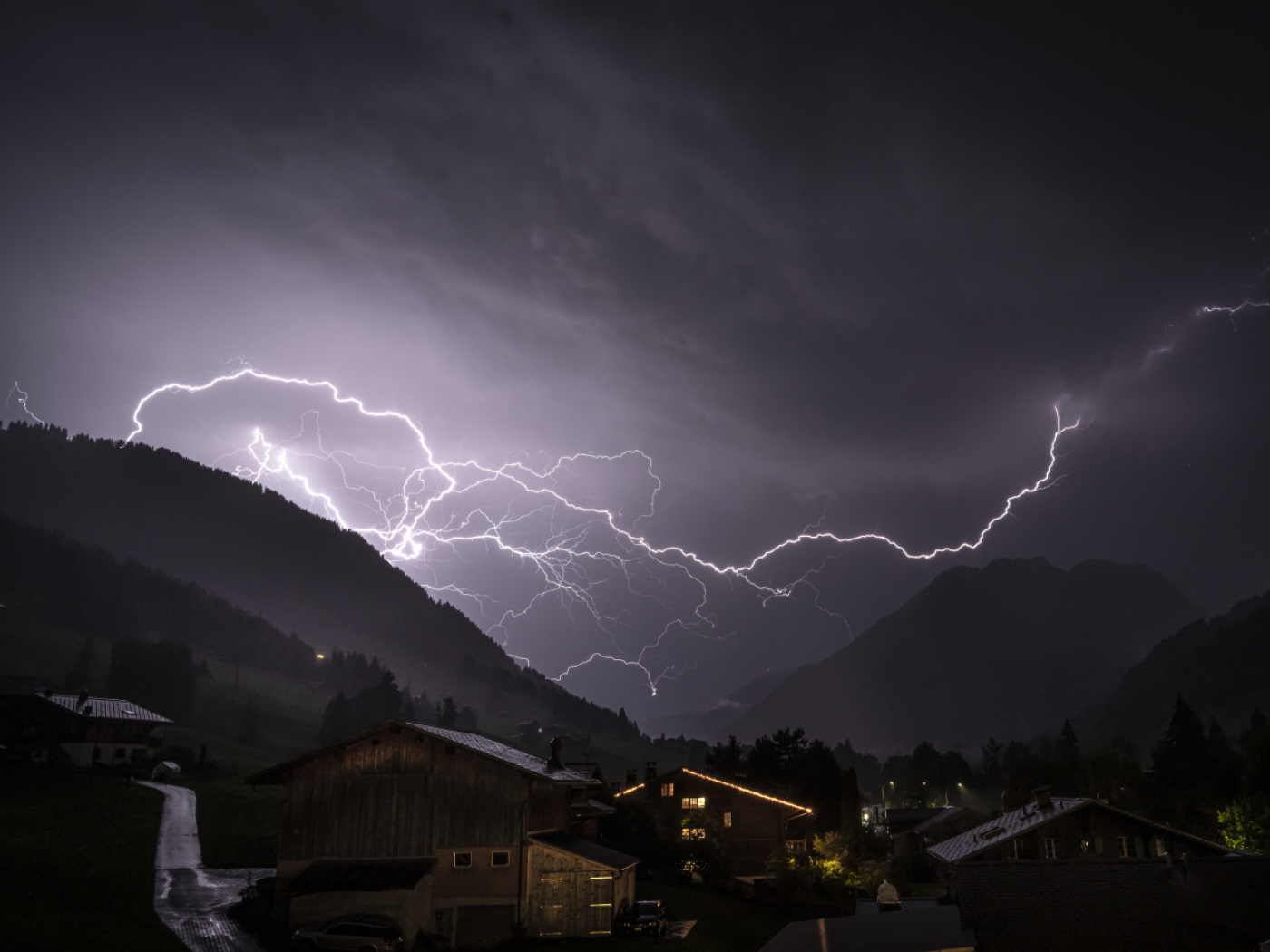 MeteoSwiss uses AI to provide more accurate thunderstorm warnings