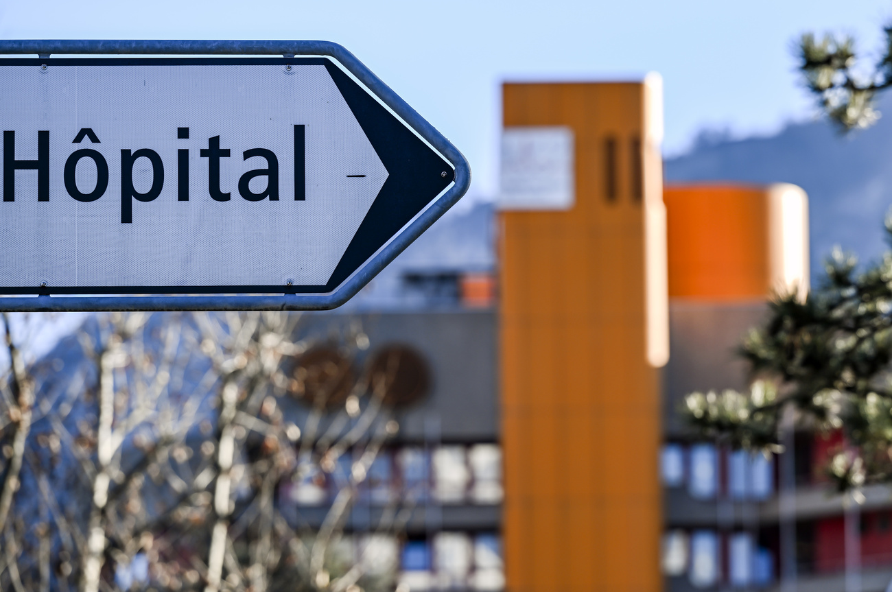cartello con scritta hopital