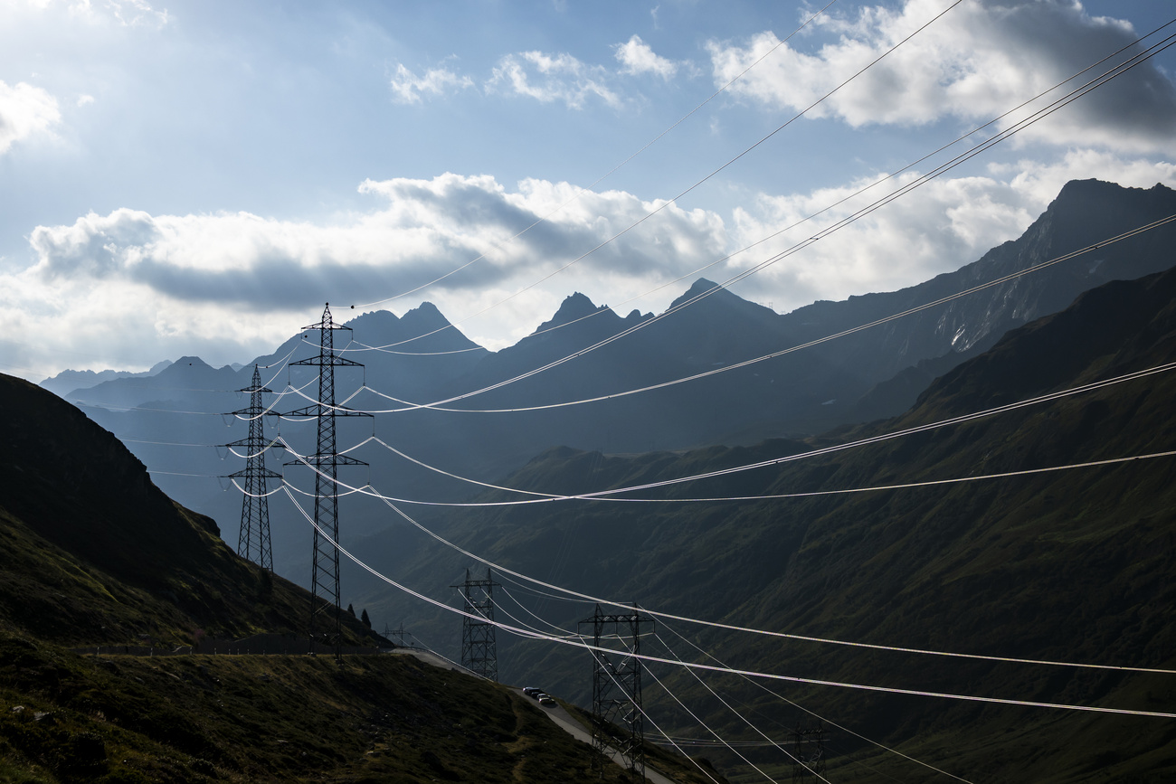 Economiesuisse attributes the high costs largely to Switzerland's failure to expand winter electricity production in recent years.