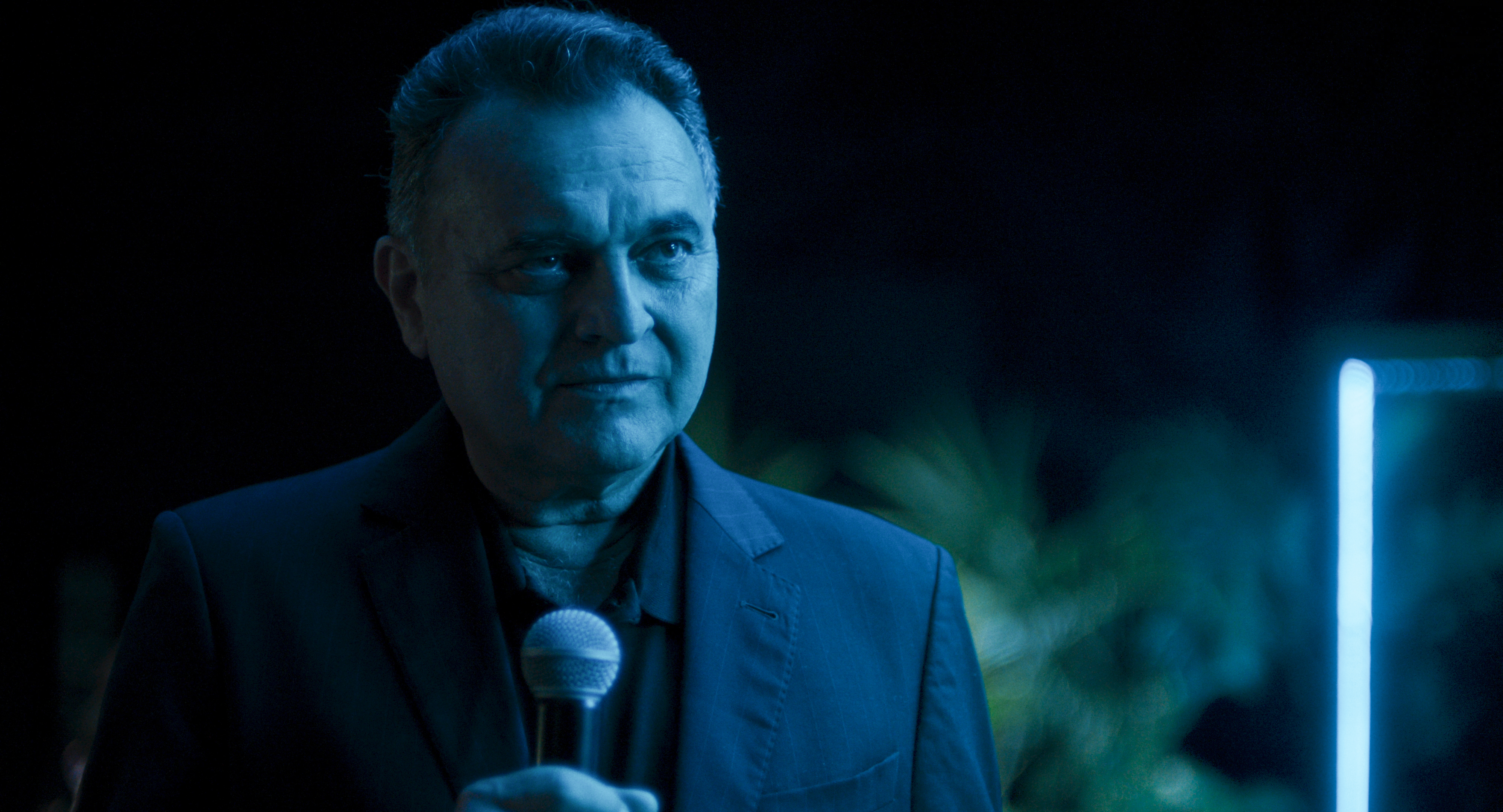 Veteran actor Robério Diógenes incarnates the spectre of Bolsonarism with his character, the pastor Eurico - which, in Portuguese, can be read as a wordplay of "eu" (I, me), "rico" (rich).