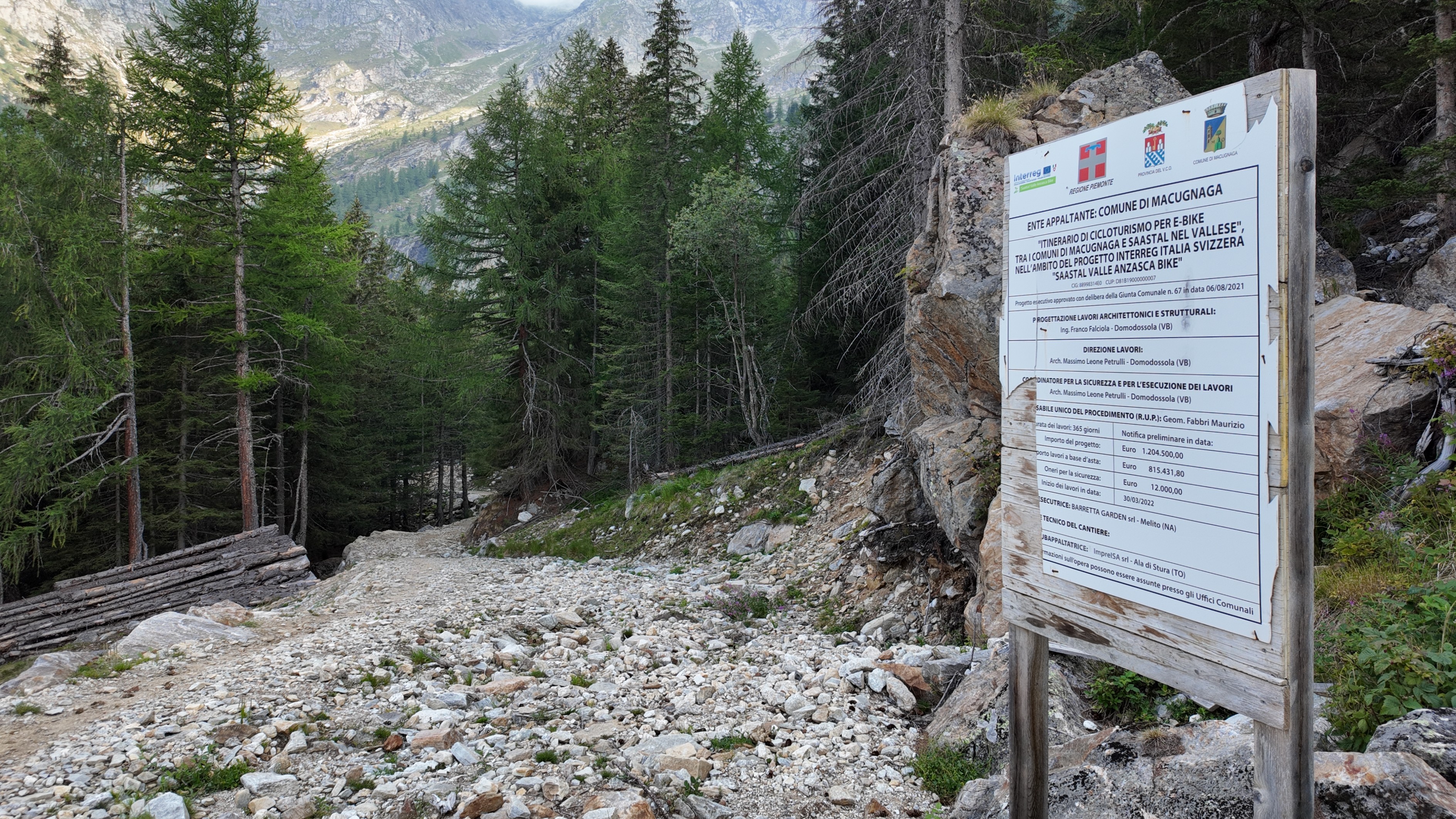Sassi su sentiero