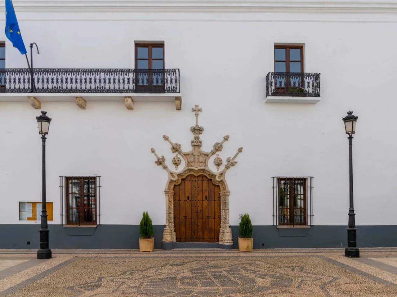A entrada da prefeitura de Olivenza.