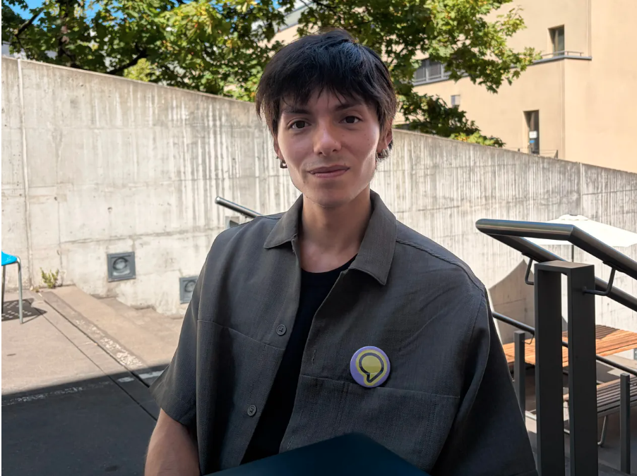 Des professionnels sont présents pour apporter leur soutien lors de la manifestation « Ansprechbar ». C'est notamment le cas de Gian Covo, des Cliniques psychiatriques universitaires de Bâle.