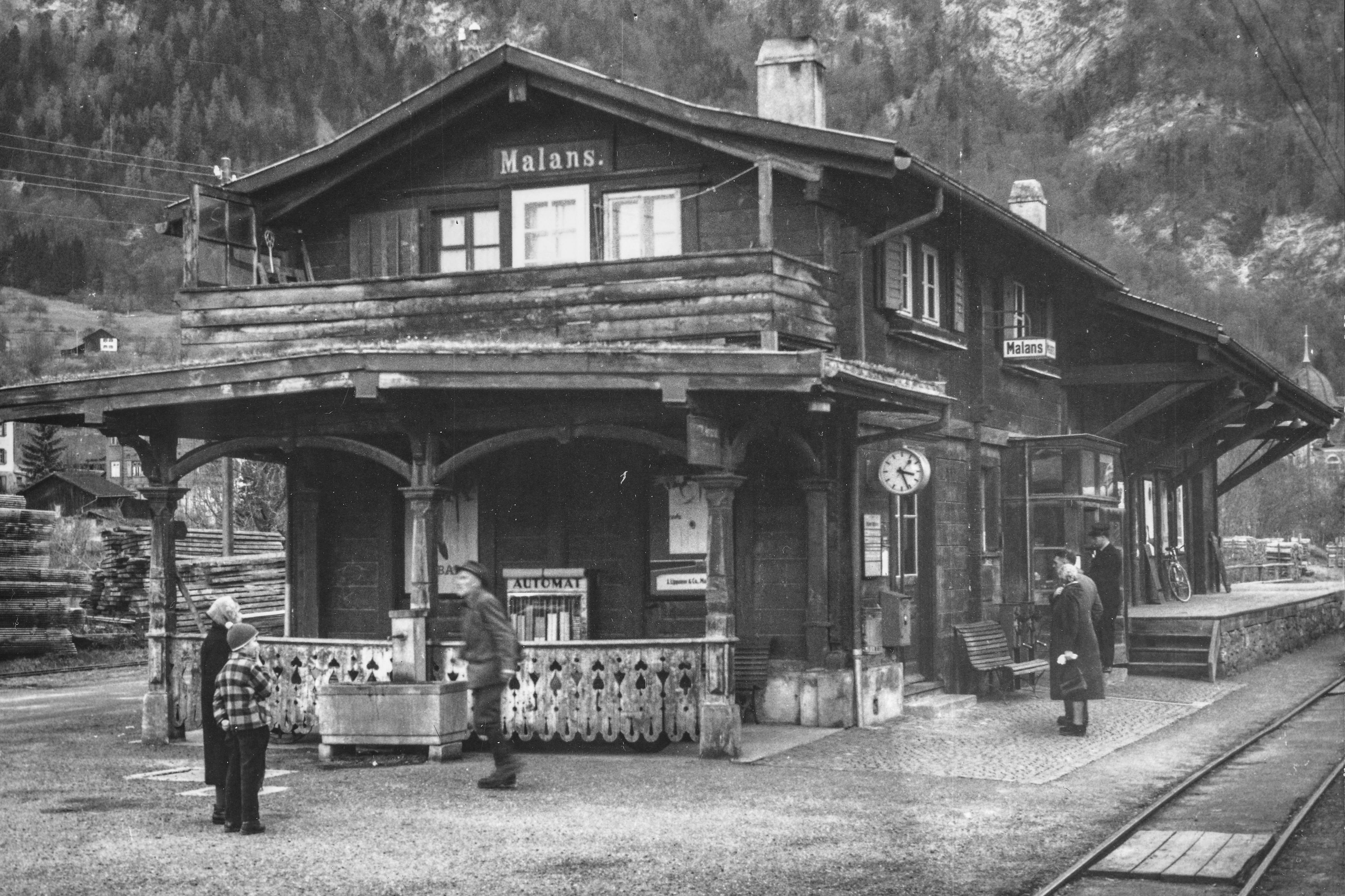 A chalet-style station bearing the inscription ‘Malans’, a period photograph