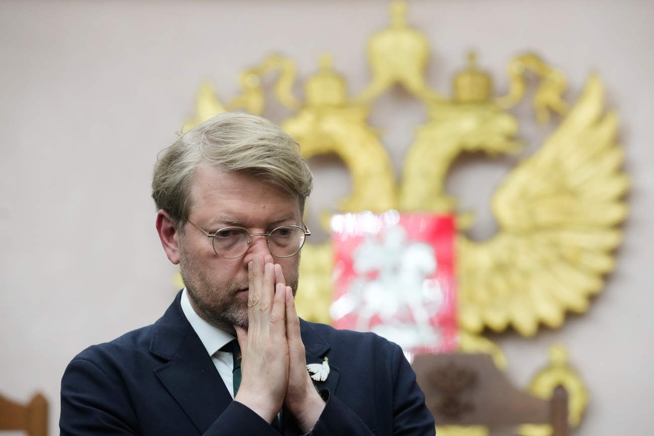 Предвыборная программа «Яблока» занимает всего несколько строк и начинается словами: «За мир и свободу. За жизнь без страха». Именно эта программа, по сути, и стала главным источником политического риска.