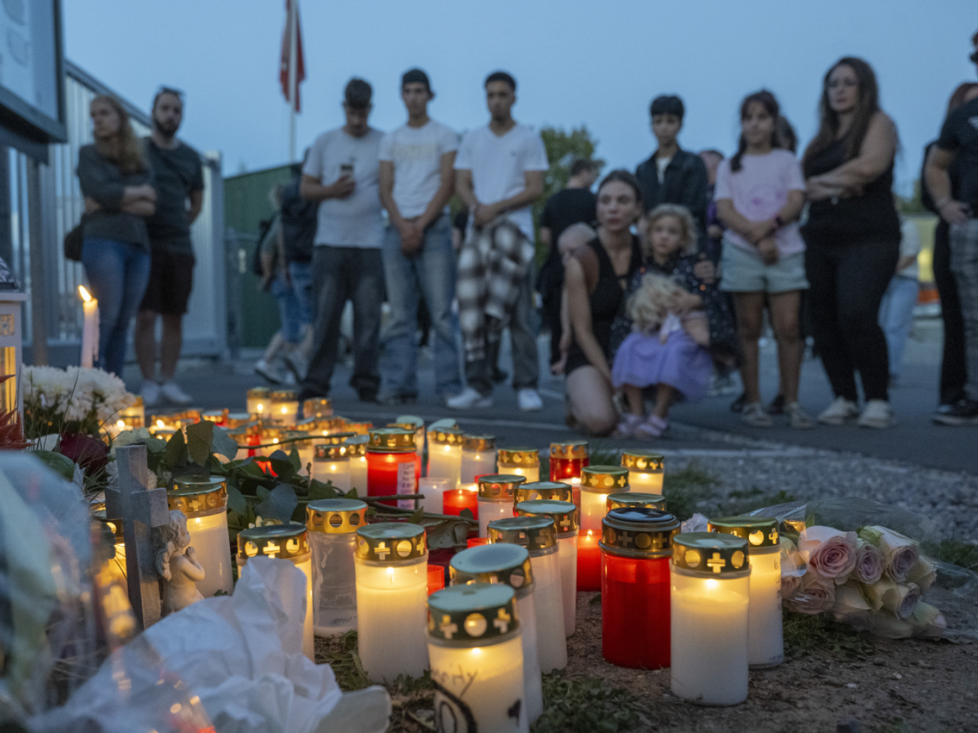 300 people take part in a memorial march for the victims of the shooting rampage in Aarau