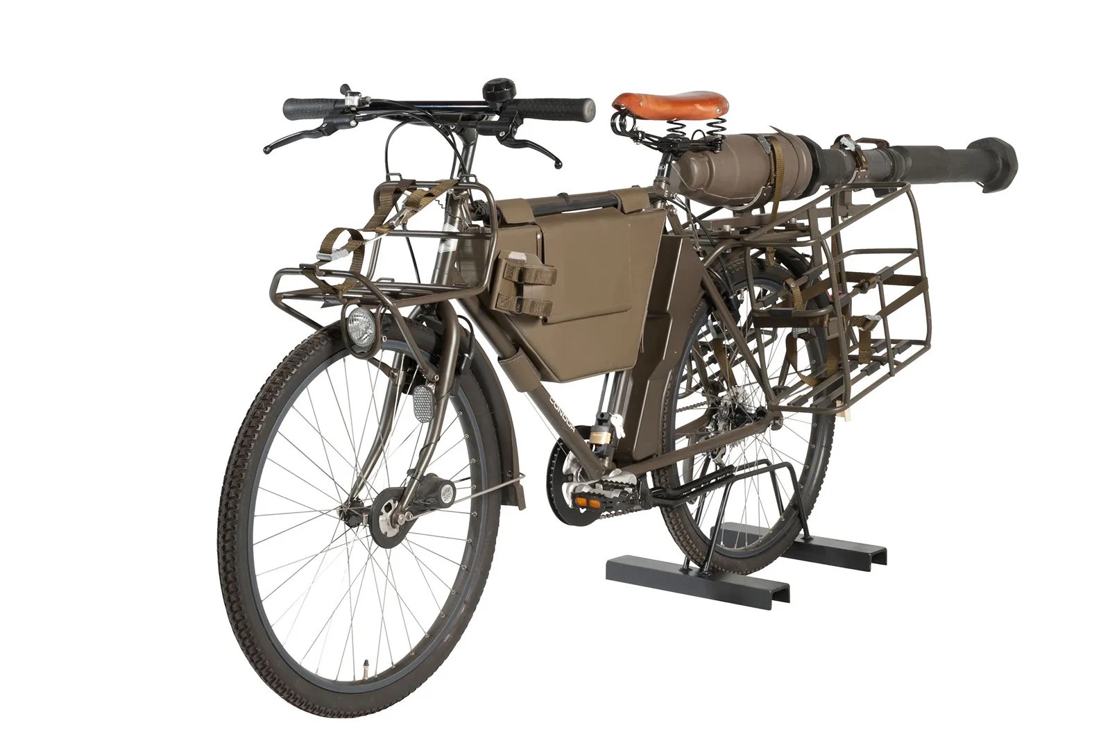 Schweizer Militärvelo mit Ausrüstung