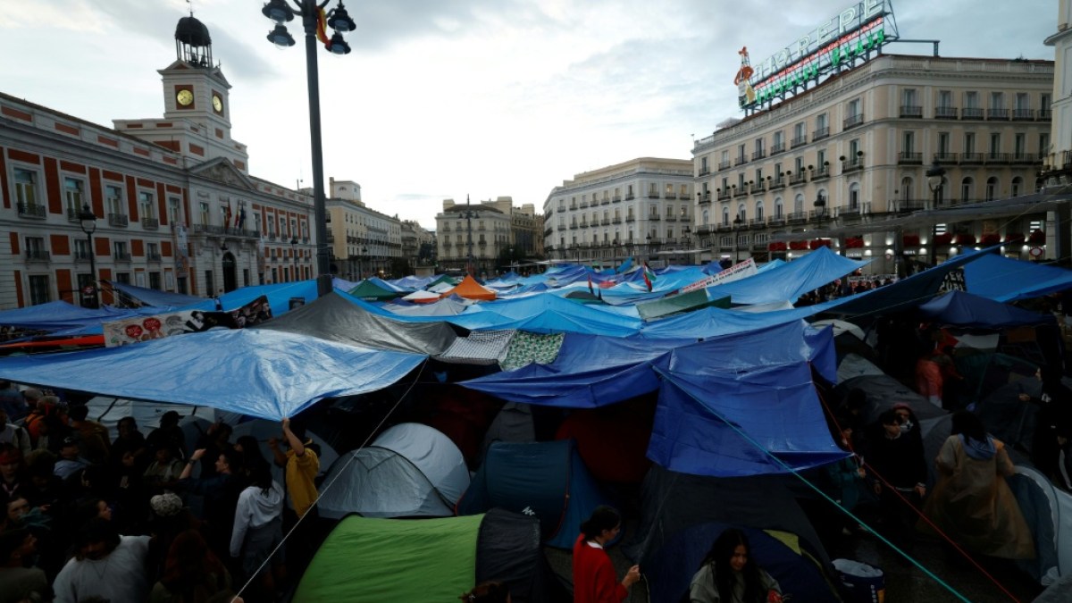 España anuncia suspensión de desalojos hasta 2030 y renovación automática de alquileres