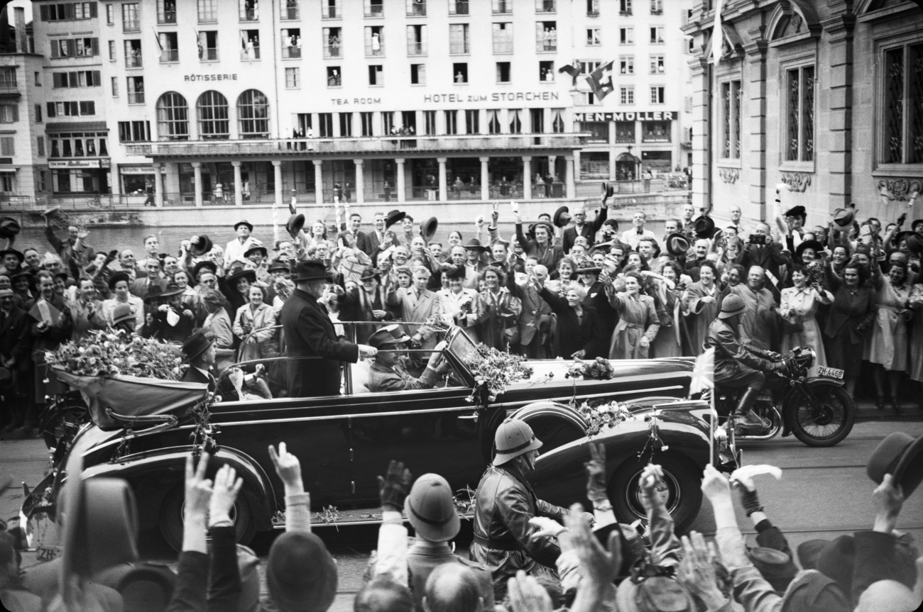 Winston Churchill fu accolto con entusiasmo a Zurigo nel 1946.