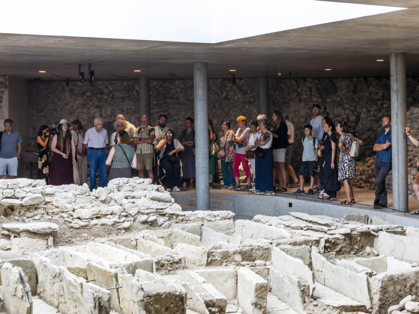 Geneva residents discover the new Saint-Antoine archaeological site