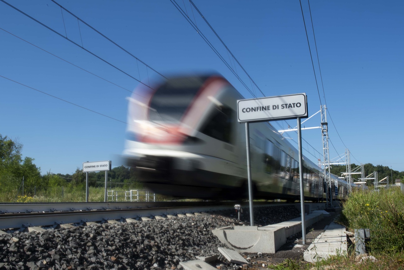 treno tilo al confine di stato