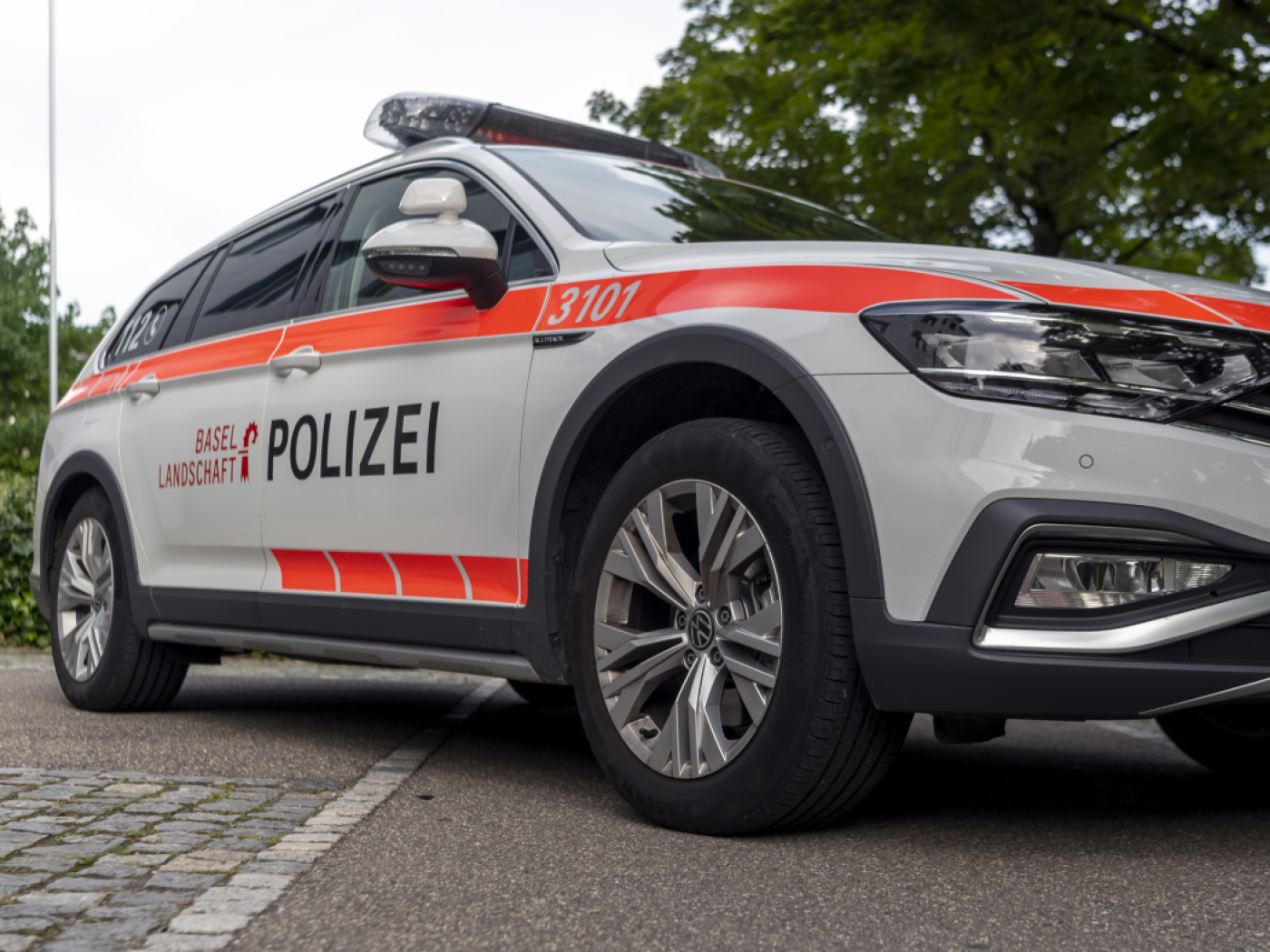 Baselbieter Polizei stellt sieben Autos und einen Töff sicher