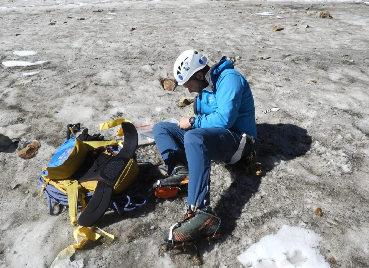The finds are carefully documented, stabilised and prepared for transport. This work took place in the Uri Pre-Alpine Valley.