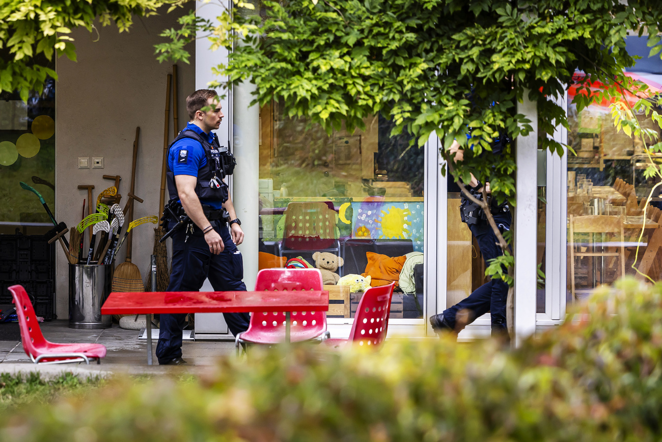 警察