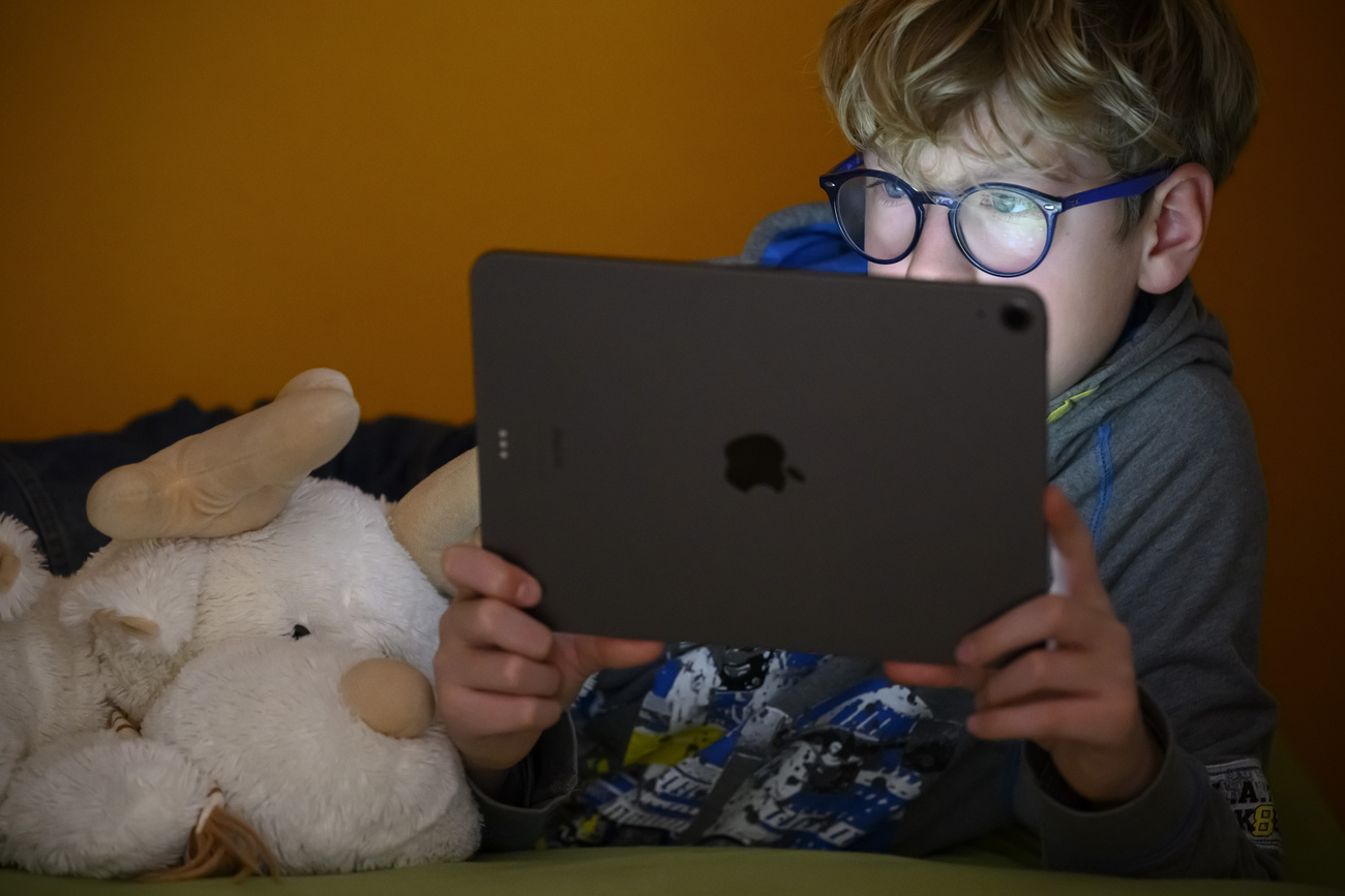 bambino con ipad