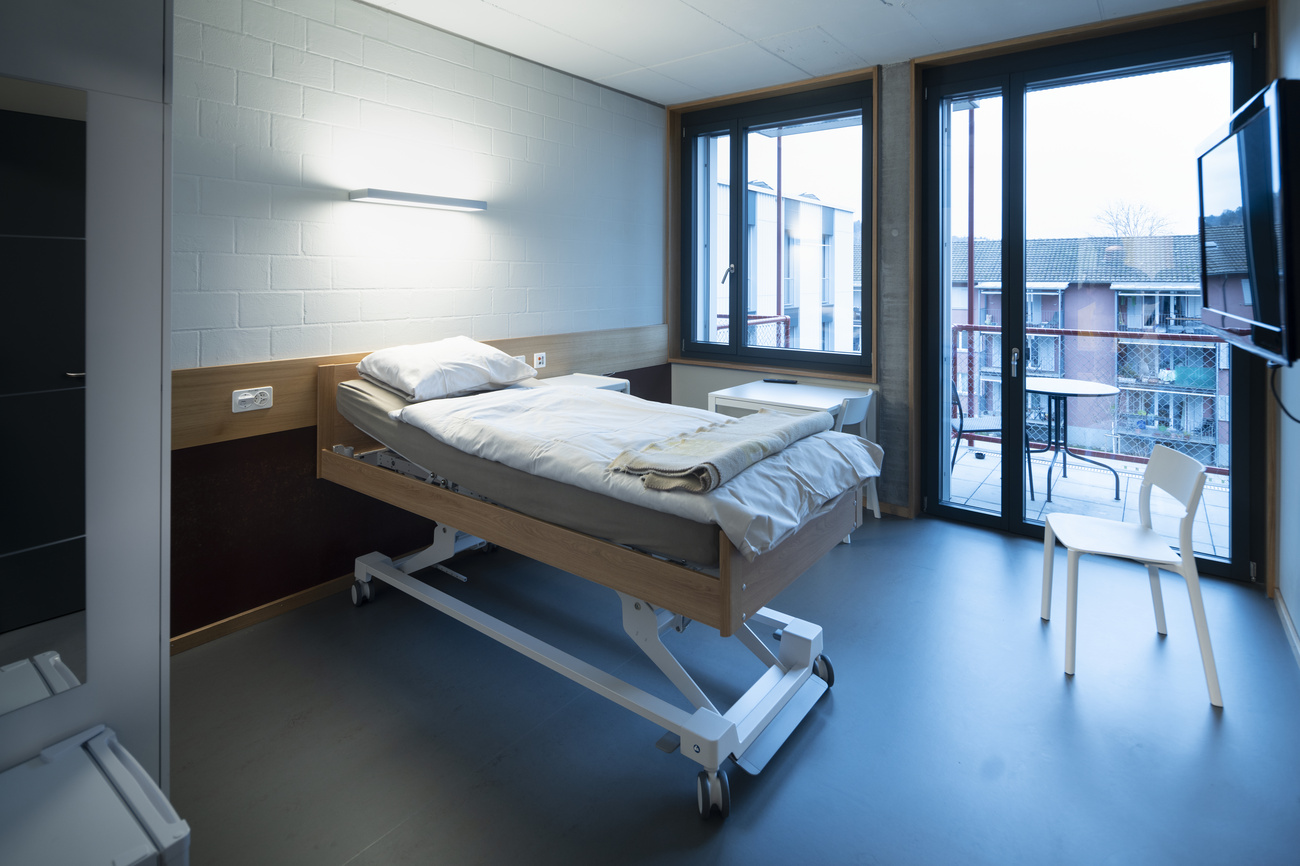 In 2025, 1,421 people made use of Exit Switzerland's services in the German and Italian-speaking parts of the country. This is higher than in 2024, when 1,235 cases of assisted suicide were registered.