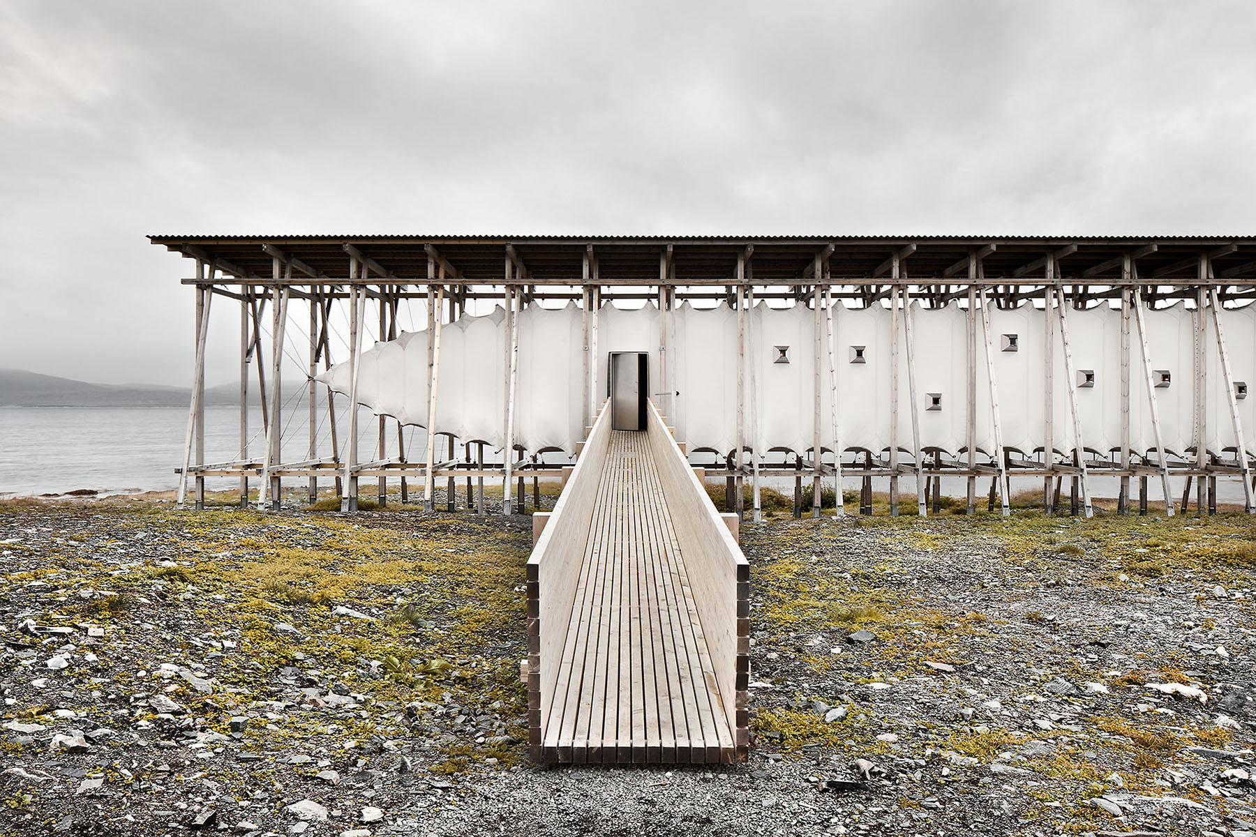 Steilneset Memorial The Steilneset Memorial in the town of Vardø (Norway) commemorates the trial and execution in 1621 of 91 people for witchcraft. The memorial was designed by Zumthor together with French-American artist Louise Bourgeois and was opened in 2011.