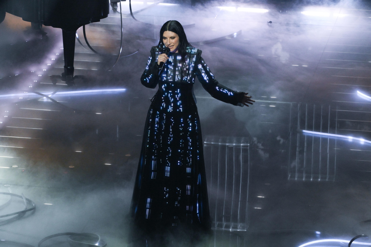 Laura Pausini sul palco di Sanremo nel febbraio 2026.