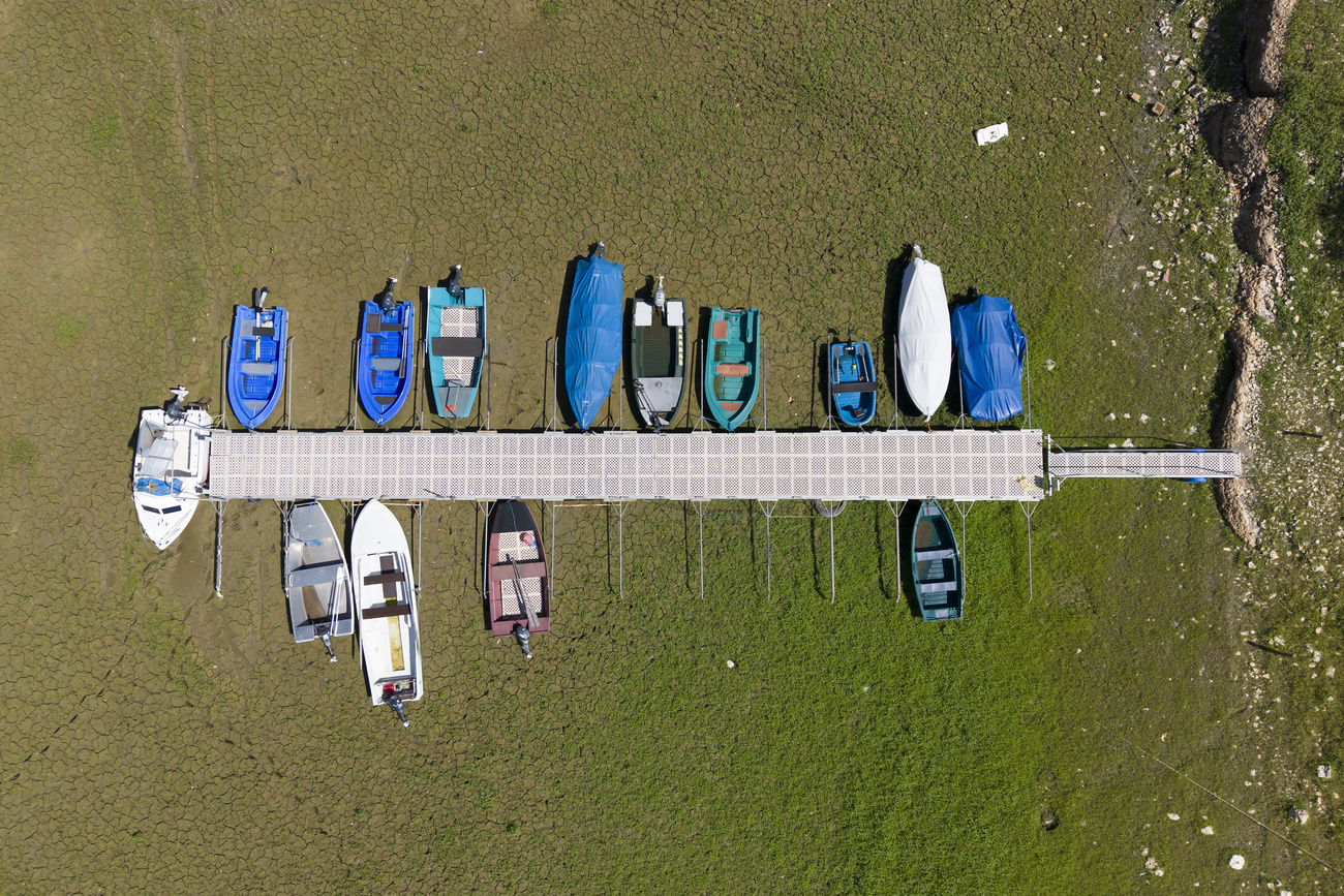 Quest’estate il Lac des Brenets si è trasformato in un prato.