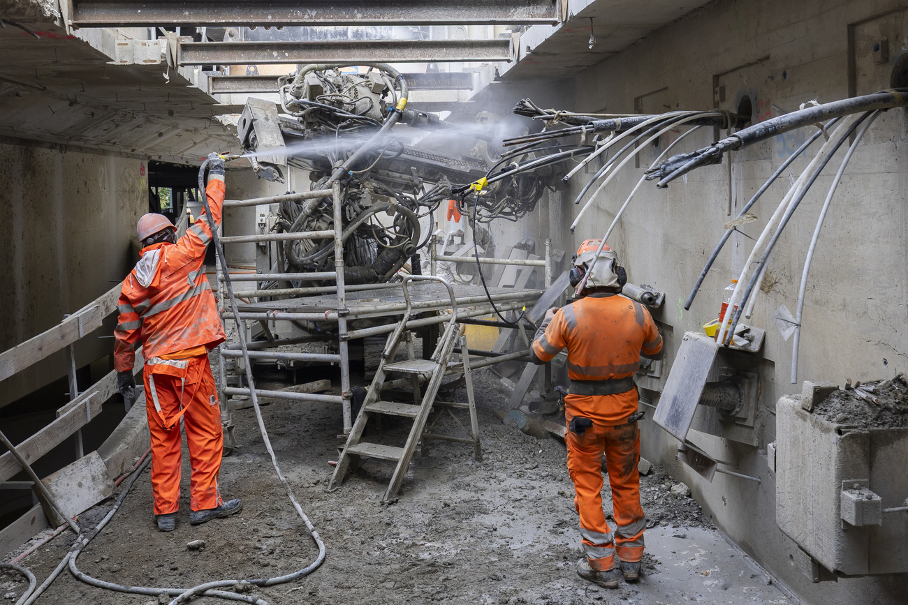 operai lavorano rinnovo stazione ffs losanna