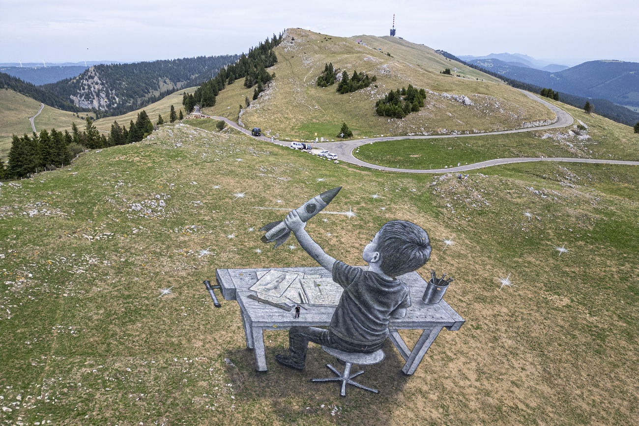 Affresco su un prato in montagna