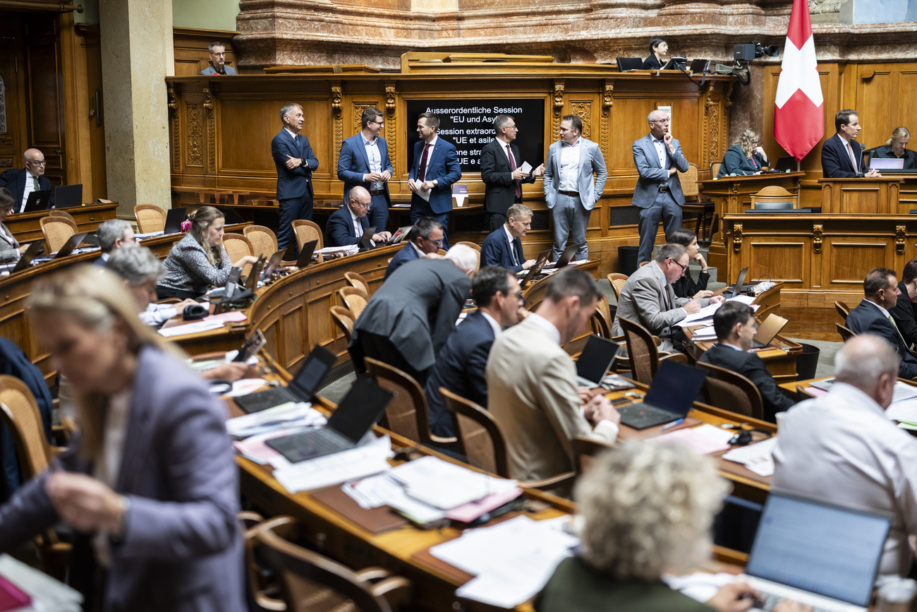 Des conseillers nationaux de l’UDC attendent de pouvoir adresser leurs questions au Conseil fédéral lors de la session extraordinaire.