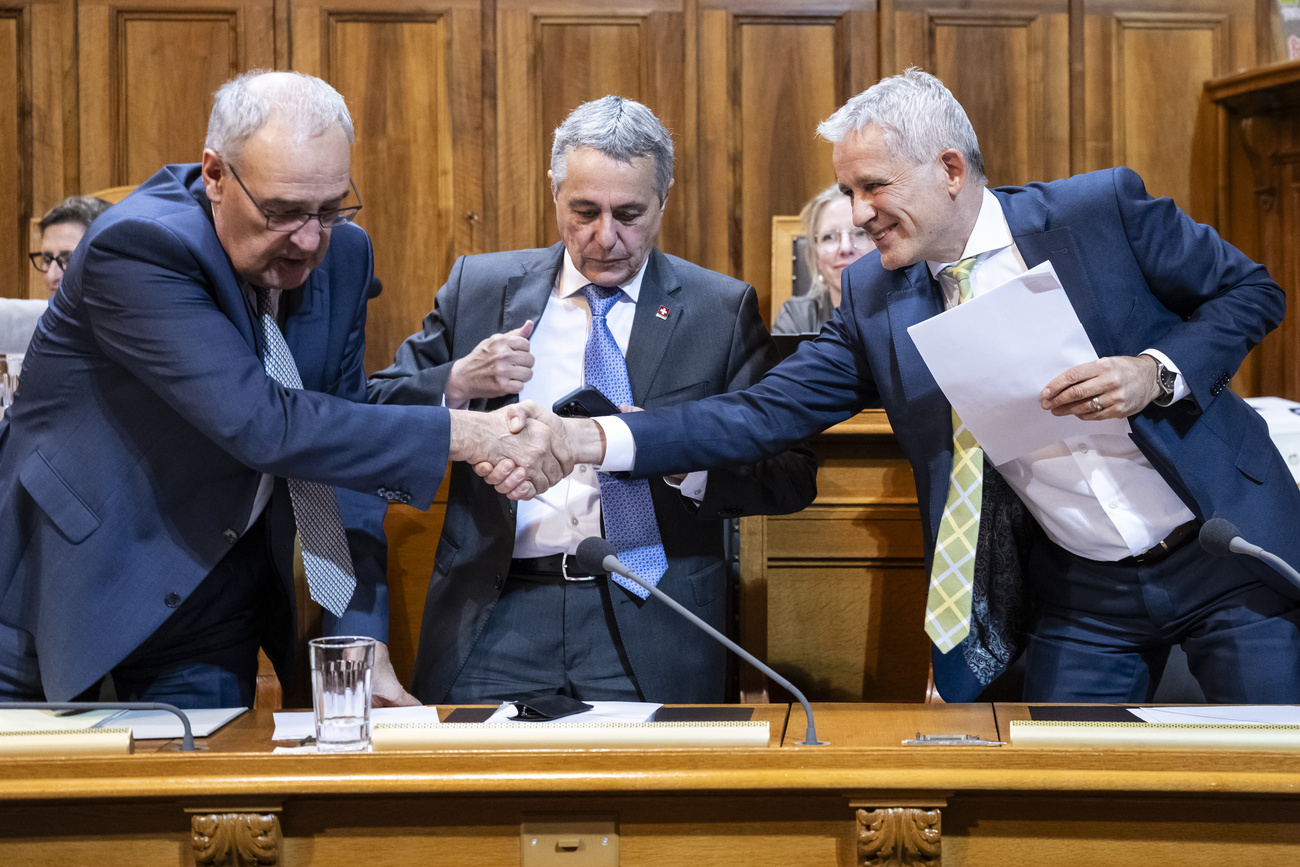 Parmelin, Cassis e Jans in Parlamento
