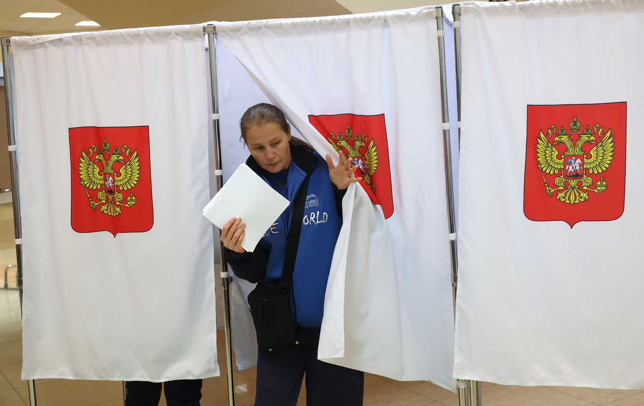 задача предвыборной кампании состояла не столько в борьбе за колеблющегося избирателя, сколько в том, чтобы привлечь к урнам как можно меньше случайных избирателей и одновременно максимально мобилизовать «бюджетников» тех, кто зависит от государства.