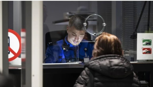 Швейцарские компании в будущем могут обязать платить не менее 4000 франков за каждого своего нового работника, приехавшего из-за рубежа.