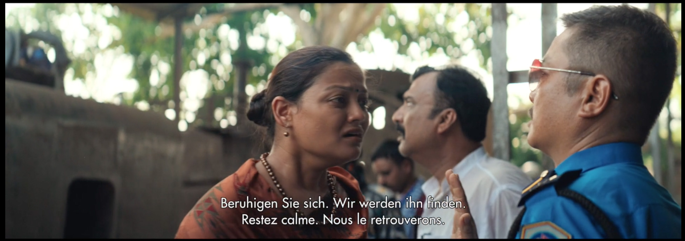 Scene of the Indian film "Pooja, Sir" (Deepak Rauniyar, 2024) in a Swiss copy, with subtitles in German and French. Double subtitles are very common in the country with four national languages - French, German, Italian, and Romansch.