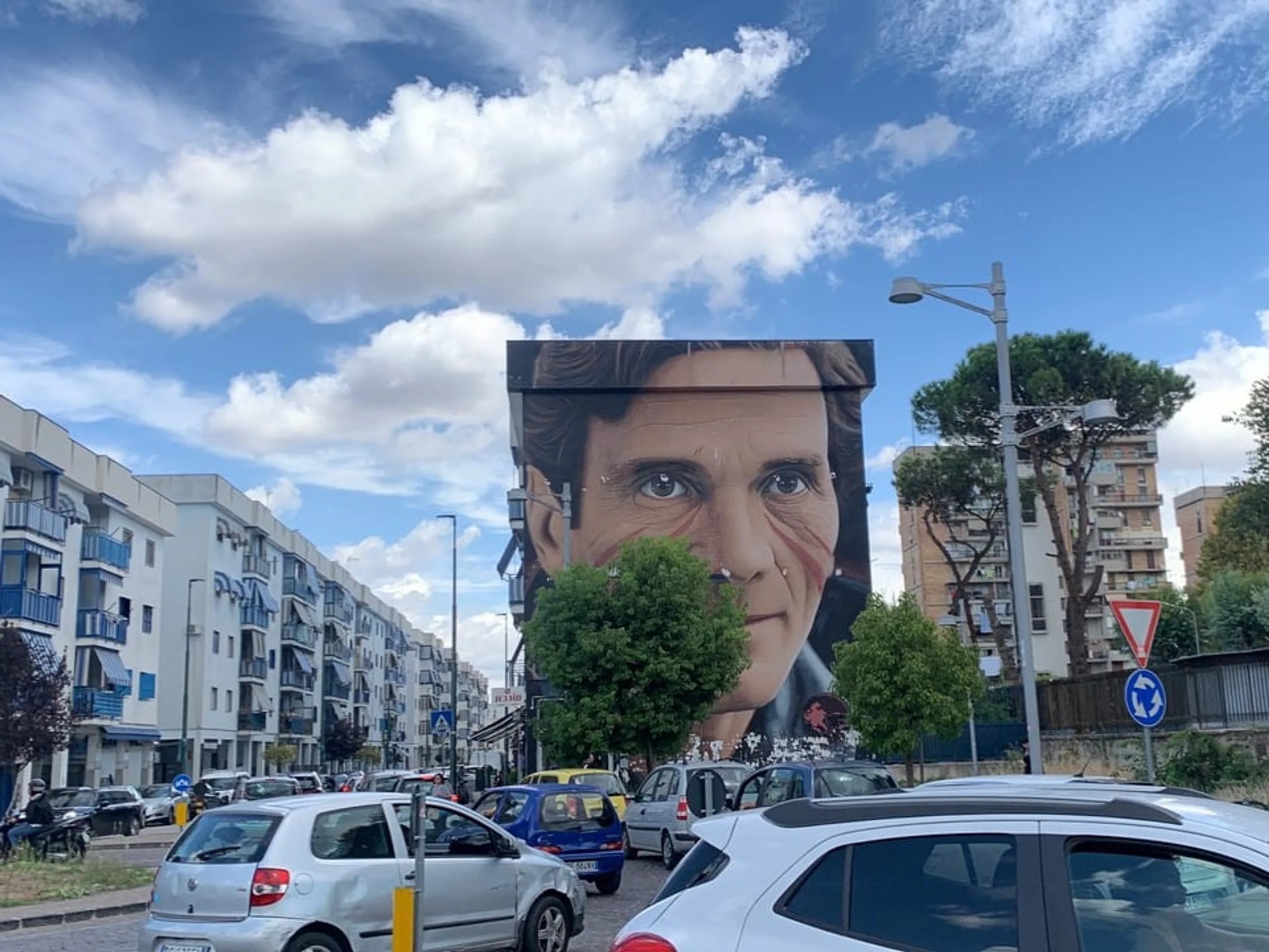 Lo sguardo su Scampia, appena usciti dalla stazione della metropolitana.