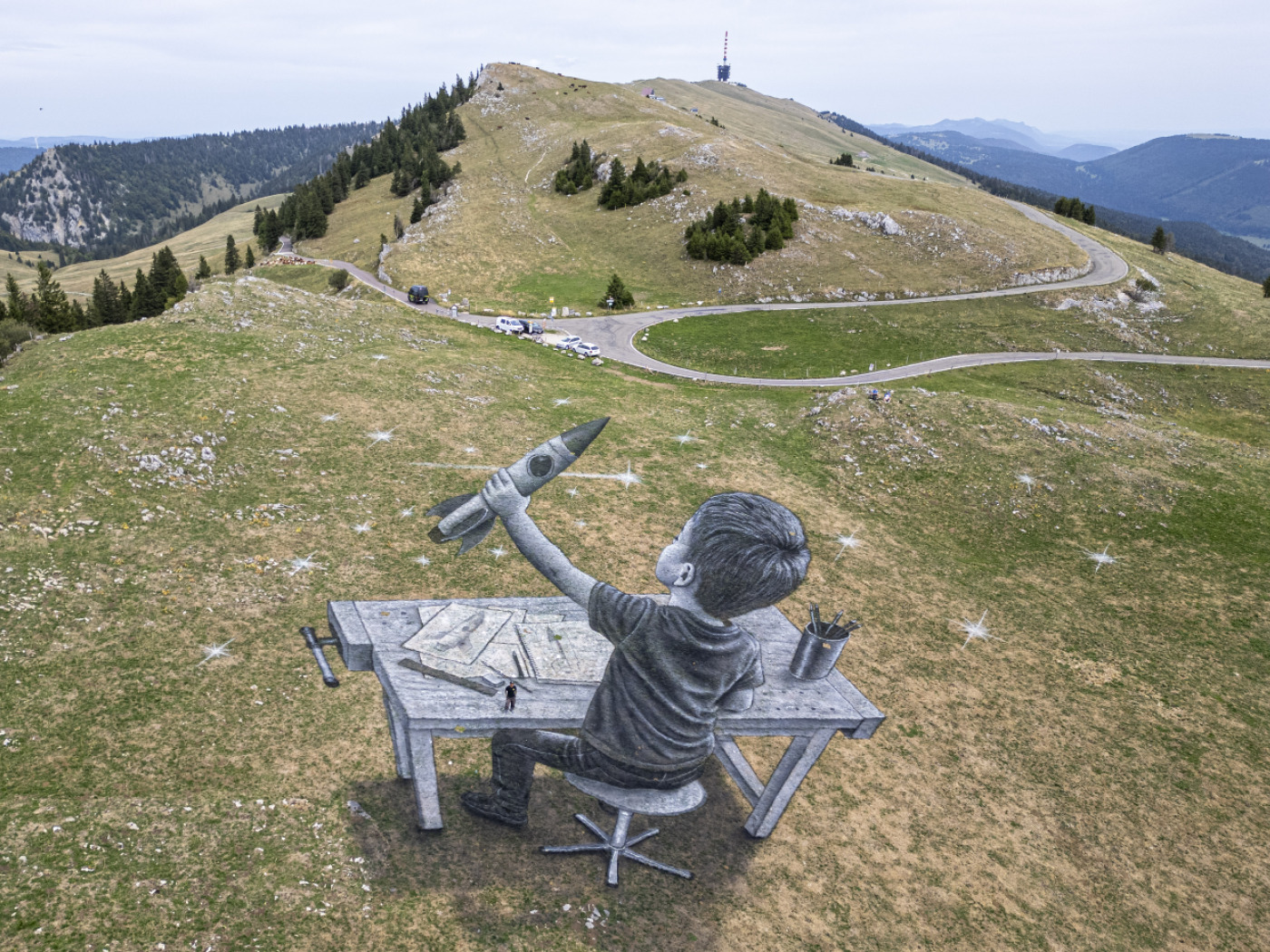 BE: un'opera monumentale di Saype sullo Chasseral per sognare