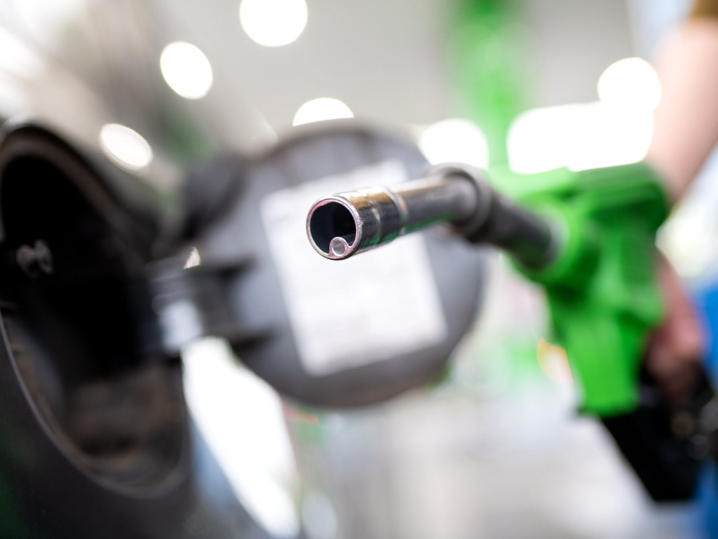 Prezzo benzina e diesel aumenta ancora, è ai massimi dell'anno