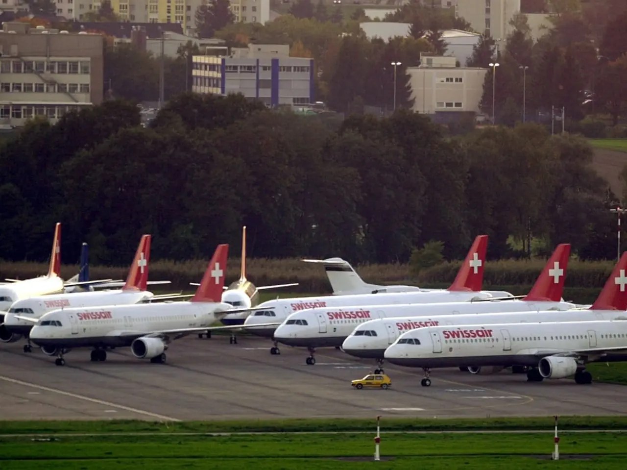 Todo se ha paralizado: los aviones de Swissair regresan a Zúrich desde todas partes del mundo y se aparcan en las pistas.