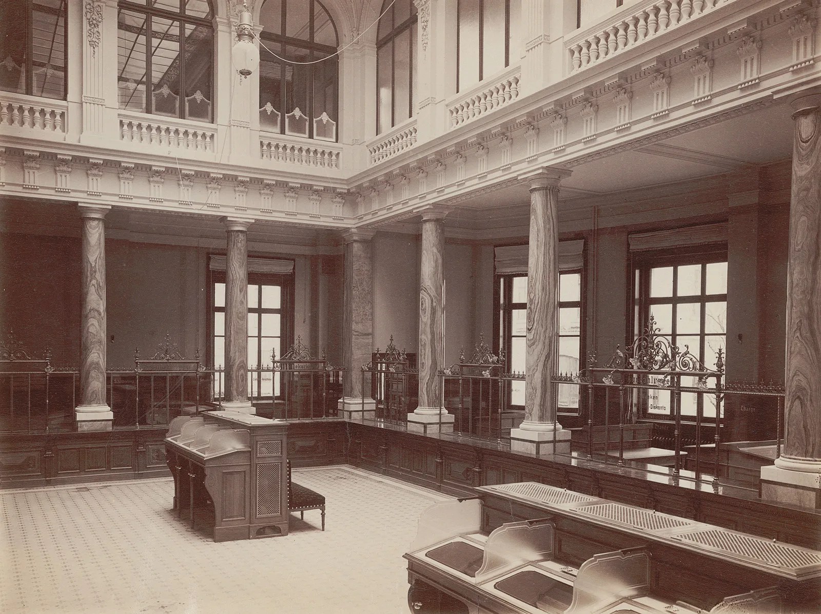 Die Schalter der Zürcher Kantonalbank um 1900