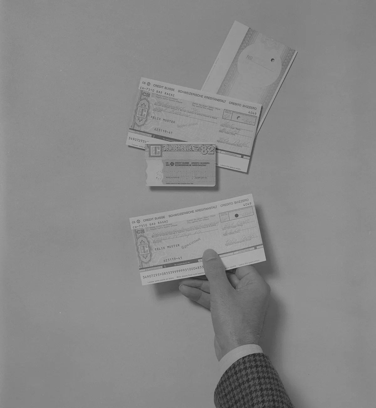 Werbefoto für die Eurocheques und die EC-Karte der Crédit Suisse, um 1982.